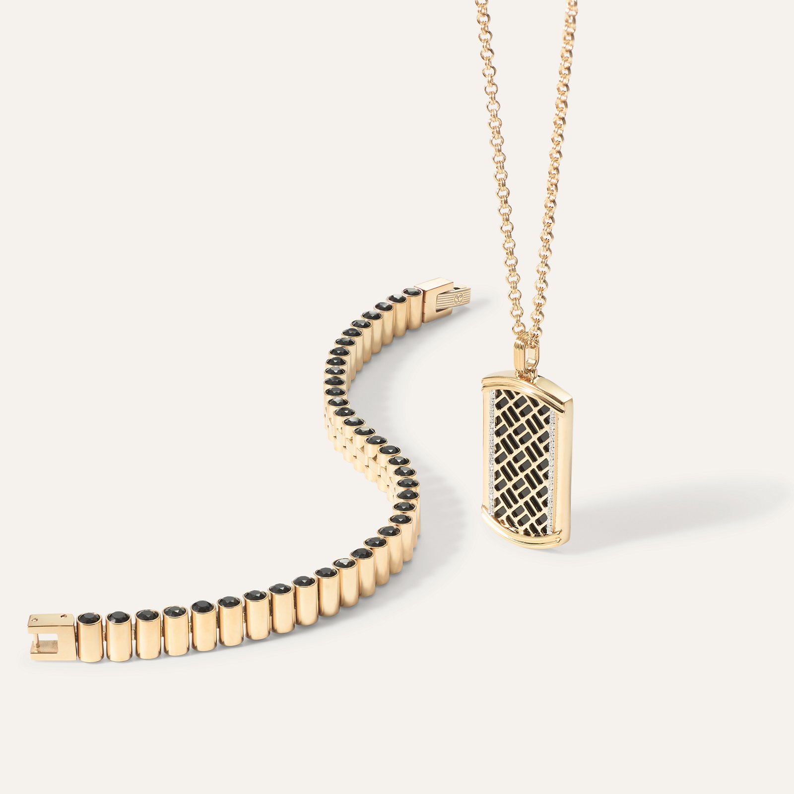 Pendant necklaces